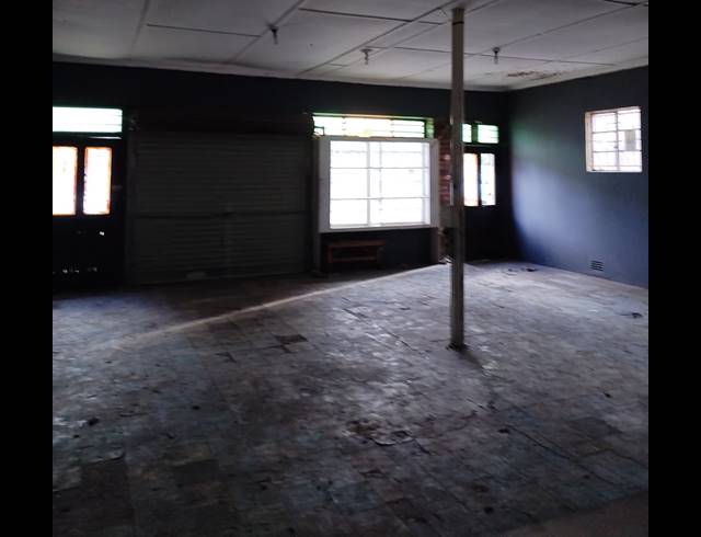 149M² BUILDING FOR SALE IN UITENHAGE CENTRAL